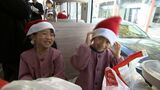 園児も大喜び!岡山の冬の風物詩「クリスマス電車」運行始まる リースやオーナメントなどでデコレーション|TBS NEWS DIG