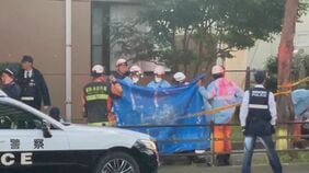 早朝の歩道に3本の包丁持った男→すれ違おうとした面識ない男性をいきなり切りつける 殺人未遂の疑いで逮捕の85歳男「金を取りに来る受け子と思ったから」容疑認める|TBS NEWS DIG