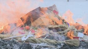 【函館】「ズボンもドロドロ…」どんど焼きの火が…転倒した男性の衣服に燃え移りやけど　周囲の人が雪をかけ救助|TBS NEWS DIG