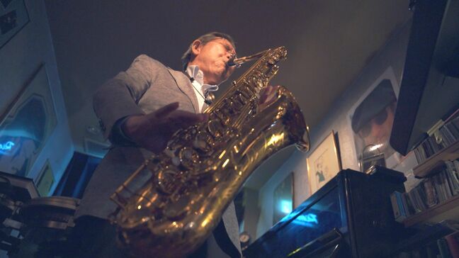 「音色が上品　お酒が進む」82歳のサックス奏者　常連客に惜しまれながら最後の演奏会　かつては有名歌手のバックバンドも|TBS NEWS DIG