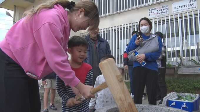 新春もちつき会が十数年ぶりに復活　子どもたちがつきたての餅で地域交流|TBS NEWS DIG