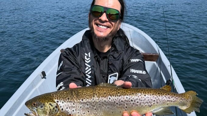 【長瀬智也】芦ノ湖での初めての釣りを回想　29年前の出逢いが “優勝” につながる 　“ミノーイング” で大物ゲット|TBS NEWS DIG