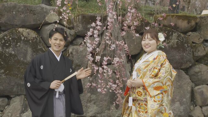 Ｑ．奥さん、城、桜を見てどう？「どちらも綺麗です」　弘前さくらまつり開幕！　国内外から観光客・華やかな着物姿で訪れる『夫婦』も　園内のソメイヨシノは『14日』が開花予想|TBS NEWS DIG