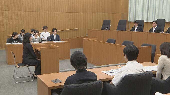 「裁判でどれだけ悩むか体感を」中高生らが本物さながらの法廷で架空の殺人未遂事件を審理 現役の弁護士や裁判官がサポート 司法教育支援協会が主催|TBS NEWS DIG