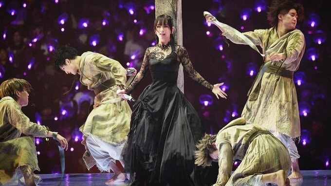 【浜崎あゆみ】アジアツアーで変幻自在「負けないでって声がする」数々の衣装とステージワーク・そして歌唱で観客を魅了|TBS NEWS DIG