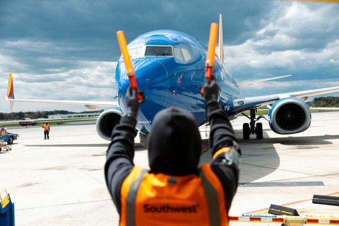 サウスウエスト航空、通期利益見通し引き下げ－経済不安が需要に影響