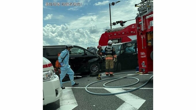 【速報】交差点で車の正面衝突事故　高齢女性3人を救急搬送　京都・向日市|TBS NEWS DIG