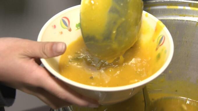児童「とろけるみたいな濃厚なかぼちゃ」　希少な南風原産の完熟カボチャが給食に登場|TBS NEWS DIG