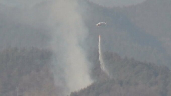 大蔵経寺山　山頂の北で山林火災　鎮火せず19日も消火活動　山梨・笛吹市|TBS NEWS DIG