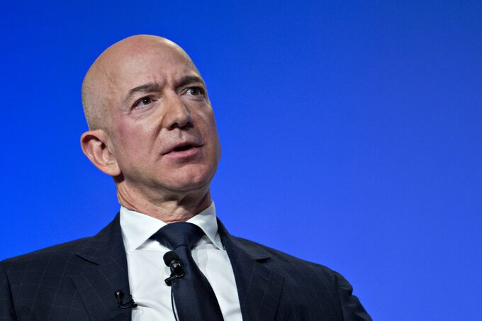 ベゾス氏、マスク氏に反撃－トランプ氏とテスラ株巡る発言を否定