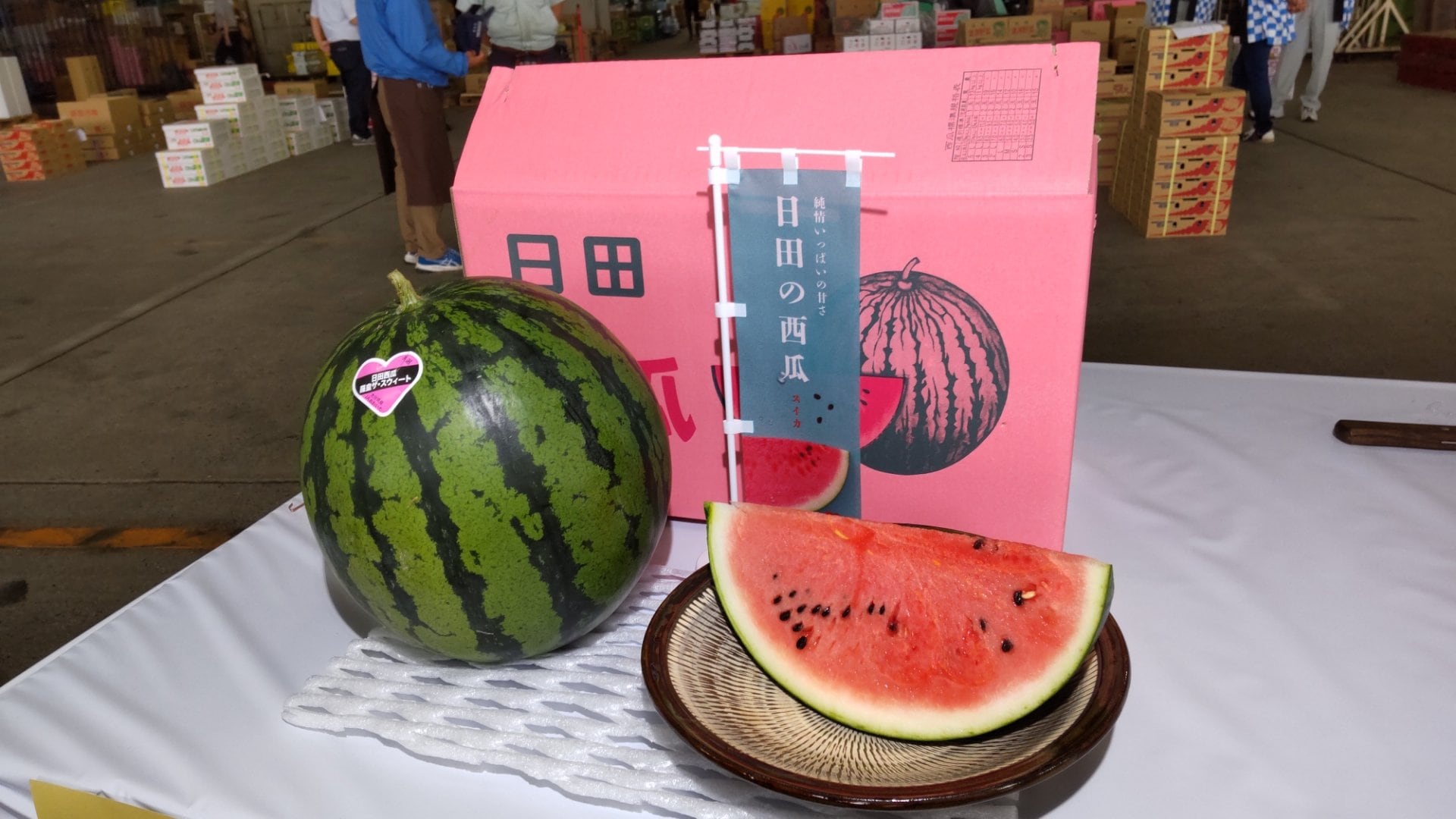 日田西瓜　特大２玉入り 美味しい１5〜16Kg 天候に恵まれ美味しい」 日田西瓜旬入りフェア | 大分のニュース｜OBS