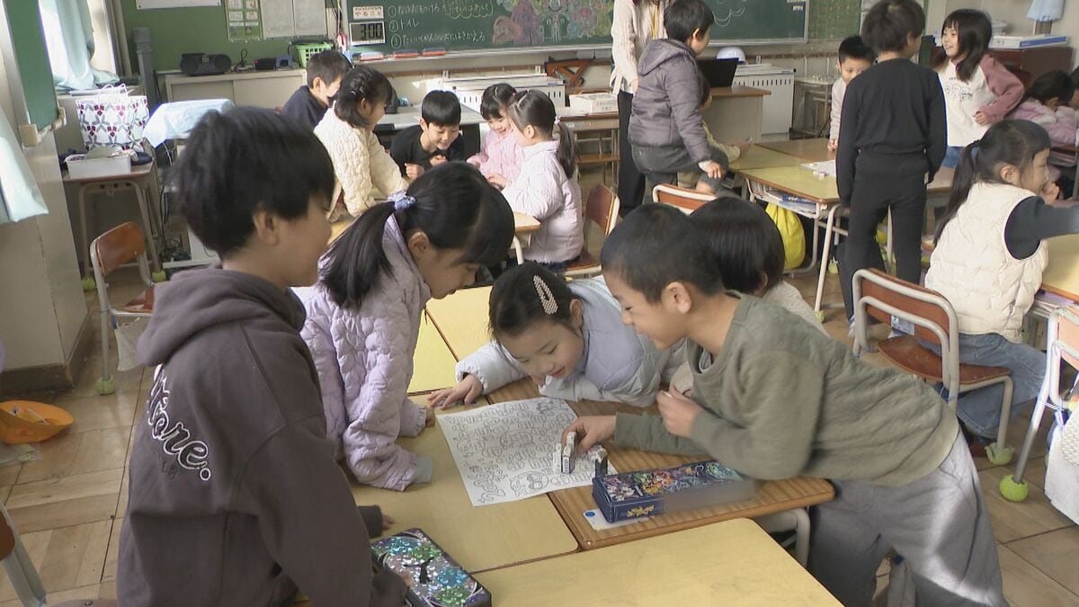 愛知県内の多くの小中学校で始業式 “すごろく遊び”で年末年始の思い出やことしの目標など話し合う ｢字をきれいに書けるよう頑張りたい｣