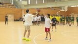 バスケ女子日本代表恩塚亨元監督が中学生に指導「夢実現のポイントは」地元の大分県中津市で開催　|　大分のニュース｜OBS NEWS｜大分放送