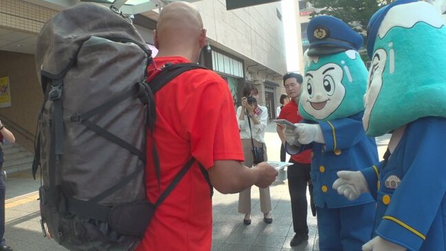 「計画や体調をしっかり見極めて」秋の登山シーズン前に駅で安全登山を呼びかけ 今年の山岳遭難は7月末までで106件 山梨|TBS NEWS DIG