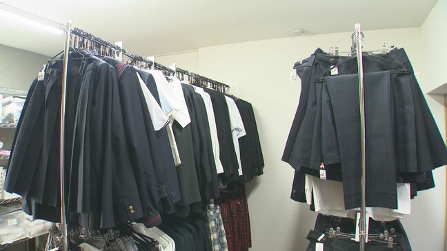 「一式そろえれば10万円以上…」 リユース品の制服を3割ほどの価格で販売も 新学期前に親子連れなどでにぎわう|TBS NEWS DIG