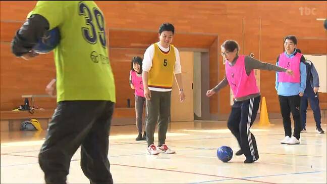 元ベガルタ仙台の梁勇基さんも「予想以上に難しい」“歩くサッカー”ウォーキングフットボールの体験会を開催 宮城・利府町|TBS NEWS DIG