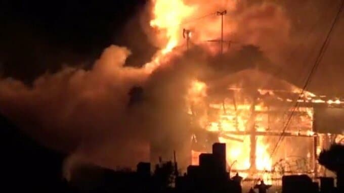 寺の敷地内にある住宅全焼 焼け跡から1人の遺体  住職の妻と連絡取れず 愛媛・松山市|TBS NEWS DIG