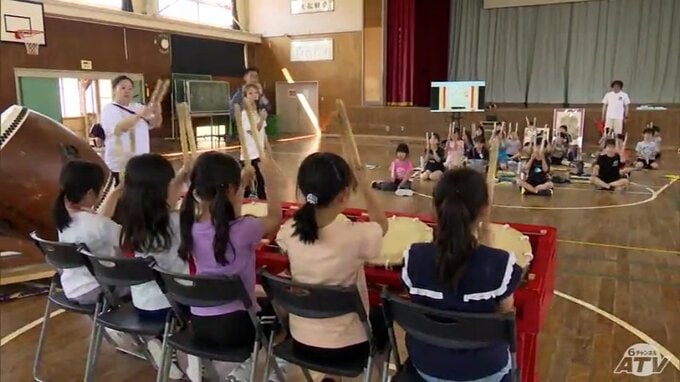 小学生たちが約300年の歴史がある地元の祭「八戸三社大祭」を学ぶ　囃子のリズムも教わって「小太鼓」や「大太鼓」の演奏にも挑戦！　青森県八戸市|TBS NEWS DIG