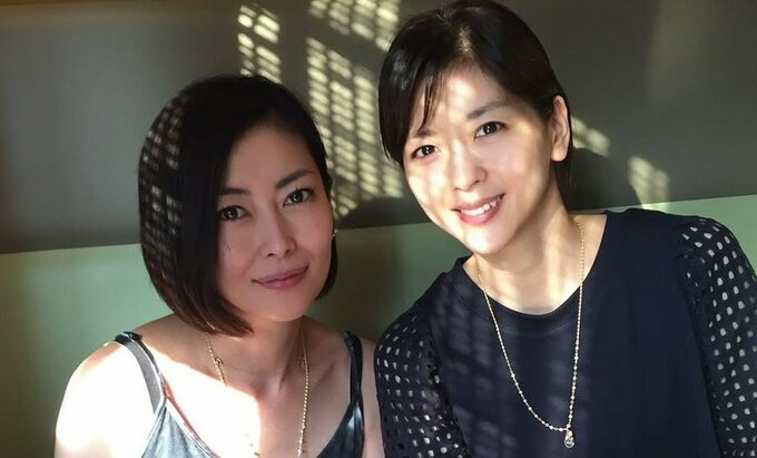 【中山忍】　姉・中山美穂さんとの　２ショット写真アップ　「いつかのカフェにて　姉妹の思い出」「6月21日　#デビュー記念日　#40周年」|TBS NEWS DIG