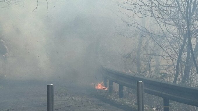 【現場画像】山火事か　山形市の西蔵王公園の展望台付近から白い煙　消火活動中　|　山形のニュース│TUYテレビユー山形