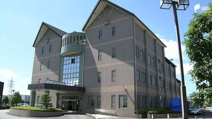 住宅街にあるL字道路で乗用車と自転車が衝突か 自転車の女性は重体 過失運転傷害の疑いで男を逮捕＝三島市　|　静岡のニュース | SBSNEWS | 静岡放送