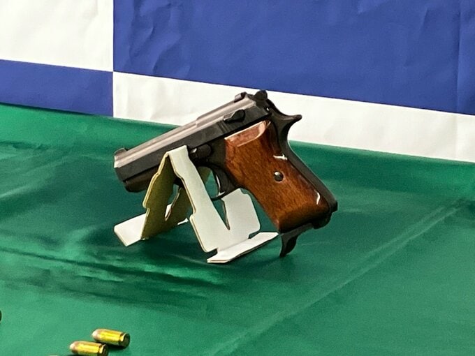 会社事務所で拳銃3丁や実包46発などを所持した疑い　自営業の男(56)を逮捕　別の薬物事件での家宅捜索で発覚　広島　|　RCC NEWS | 広島ニュース | RCC中国放送