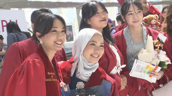 留学生ら498人が新たな一歩　APU立命館アジア太平洋大学で秋の卒業式　大分　|　大分のニュース｜OBS NEWS｜大分放送