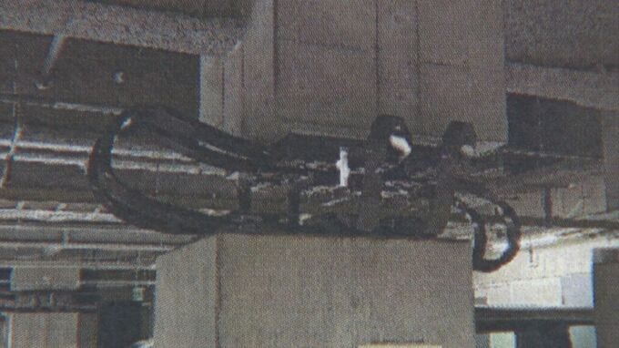 熊本地震でぐにゃりと曲がった市役所の免震装置 専門家｢見た目は驚くが、80％くらいの性能は残っている｣ 注目の“U字型のダンパー”は東海地方の建物にも|TBS NEWS DIG