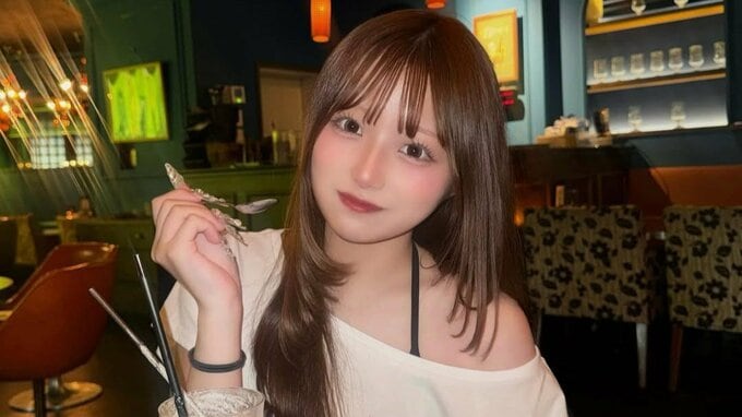【 辻希美・長女 】希空　カフェでオフショルダーコーデを披露　アイスのデザートと一緒に笑顔|TBS NEWS DIG