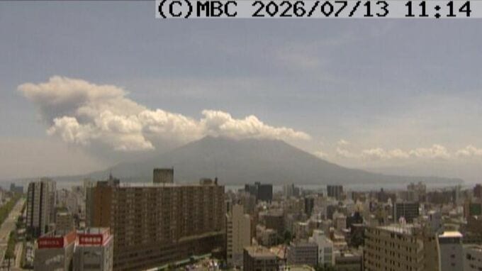 噴煙高さ1700m　桜島南岳山頂火口で噴火　火山灰は北へ　鹿児島|TBS NEWS DIG