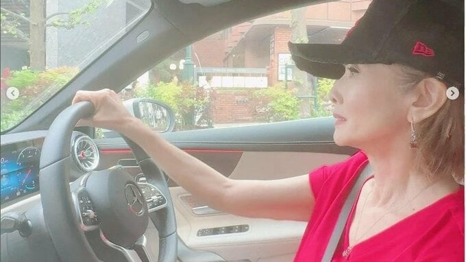 小柳ルミ子さん　愛車の運転ショット公開「車も運転も大好き」メルセデス・ベンツ|TBS NEWS DIG