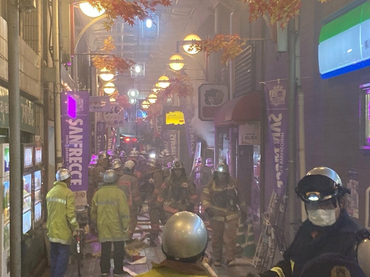 アーケード全体が一時真っ黒に」居酒屋の入るビルで火事 広島・横川