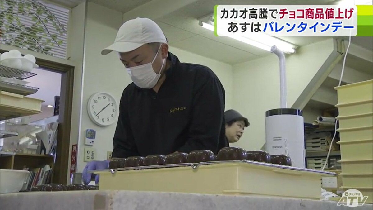 カカオ豆」歴史的な高値で「バレンタイン」に影響 「正直つらいです 
