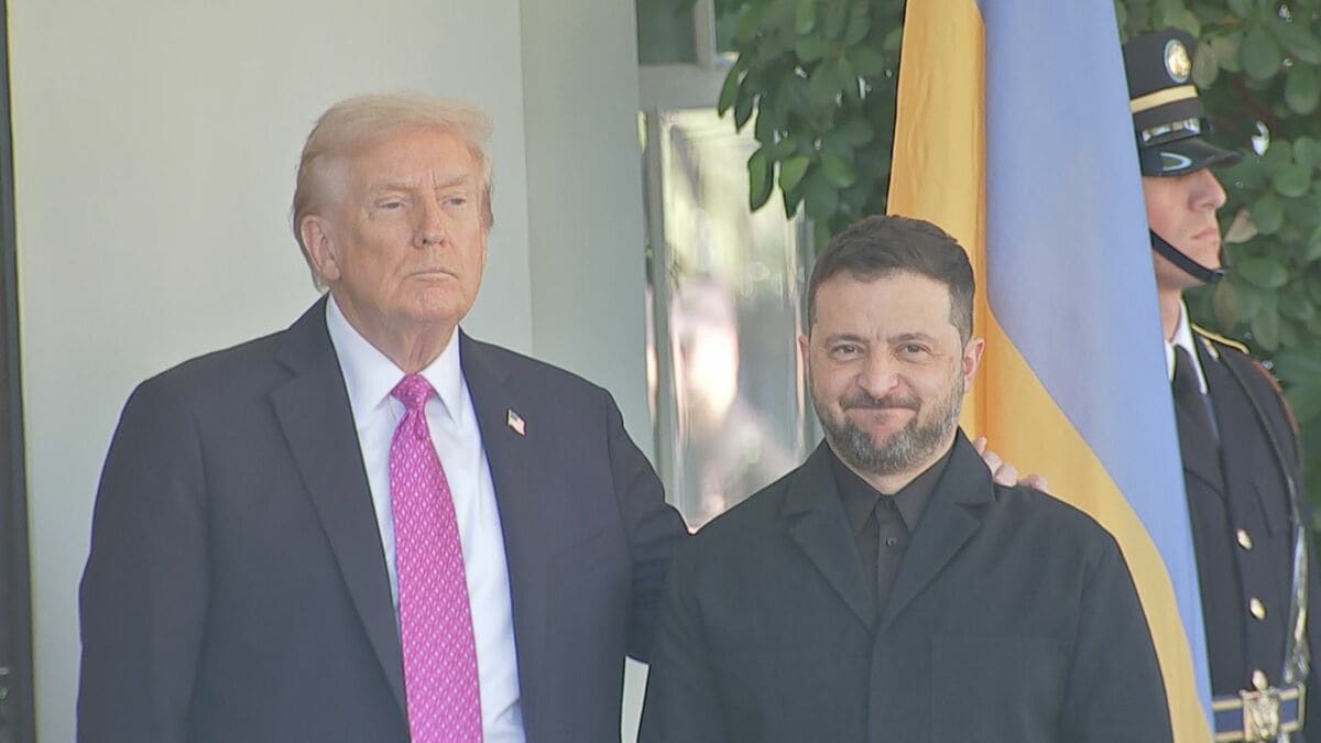 トランポリン大統領 トランプ大統領、ゼレンスキー大統領を「独裁者」と呼んで批判 | 毎日新聞