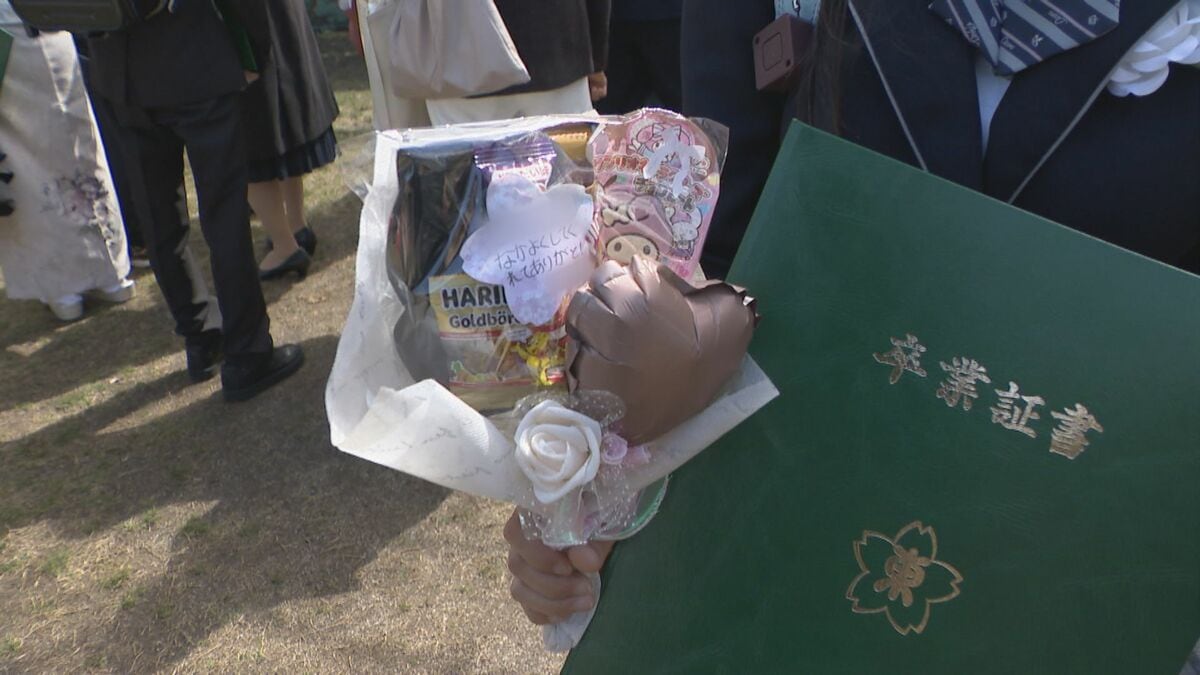 お菓子や風船を花束のように…“バルーンブーケ”が卒業式の定番？名古屋市立 260の小学校で旅立ち