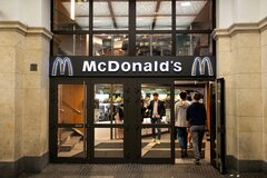 マクドナルドも降ろした「ＤＥＩ」看板、保守の圧力に企業相次ぎ屈服| TBS CROSS DIG with Bloomberg
