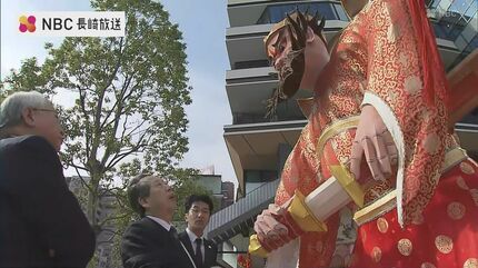 魔除けや学業成就の神” 鍾馗オブジェを寄贈 長崎ランタン