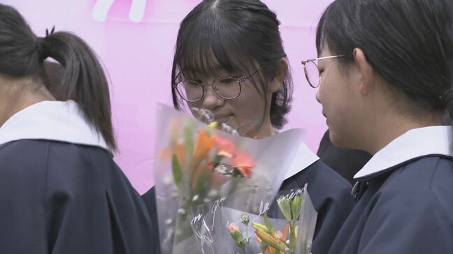「県産の花に親しんで」ＪＡグループ山口が卒業生に県産ユリの花束贈呈|TBS NEWS DIG