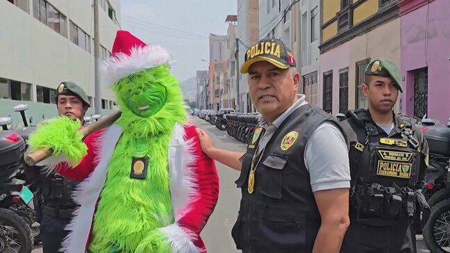 クリスマスを代表するキャラクター“グリンチ”が麻薬密売人を摘発　変装したのは？　ペルー|TBS NEWS DIG