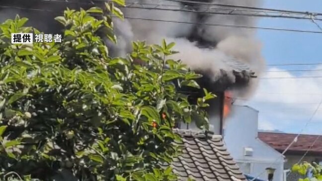 「2階が燃えている」と通報 住宅1棟を全焼する火事 けが人なし 山梨・甲府市|TBS NEWS DIG