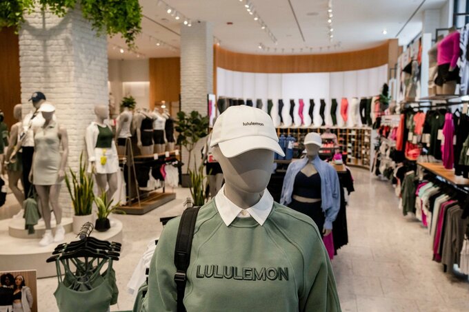 ルルレモン株大幅安、業績見通し引き下げ－関税の負担重く