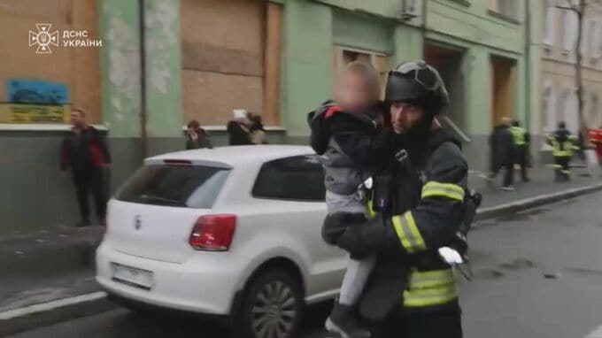 ウクライナ首都などにロシア軍による攻撃　ゼレンスキー氏「子ども含む6人死亡」 ドローン約400機など使用|TBS NEWS DIG