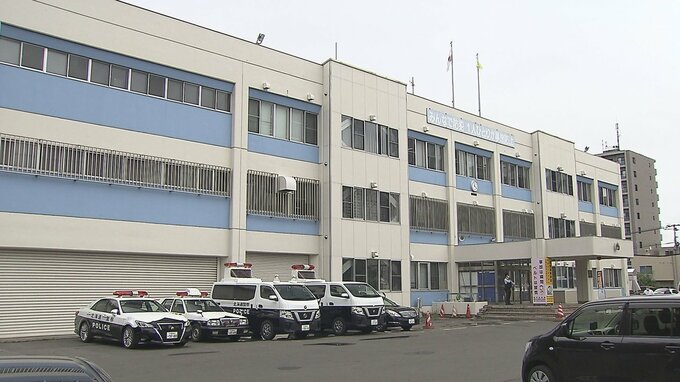 「無免許がバレてしまう」56歳女が無免許運転でひき逃げか　同乗者の28歳男は「自分が運転しました」と犯人隠匿容疑　防犯カメラ映像で嘘が発覚　2人が重軽傷　|　北海道のニュース｜HBC北海道放送
