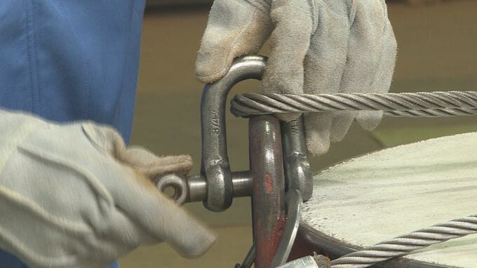 クレーンのフックに荷物を安全に取り付る技術「玉掛け」　新入社員が技能研修　山口・下関　|　山口のニュース・天気・防災｜tys NEWS｜ｔｙｓテレビ山口