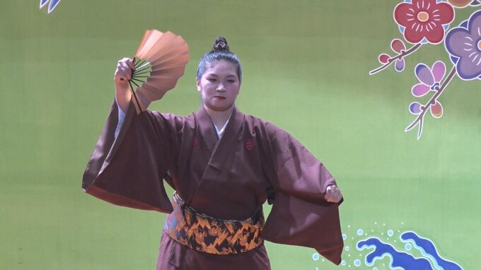 島に残る3種類の伝統の踊り　国の重要無形民俗文化財「伊江島の村踊」を披露　|　沖縄のニュース｜RBC 琉球放送