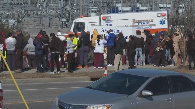 アメリカ南部のテネシー州 学校の食堂で男子生徒が銃発砲　16歳女子生徒ら2人死傷|TBS NEWS DIG