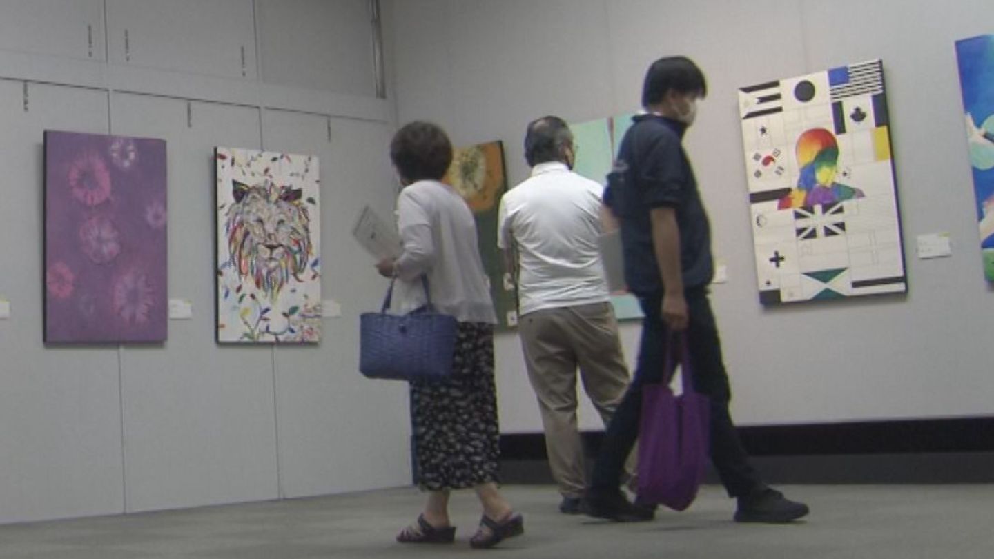 おかざきこうしろう　絵 作者は3歳の子どもから90歳の大人まで 市民から募集した芸術作品