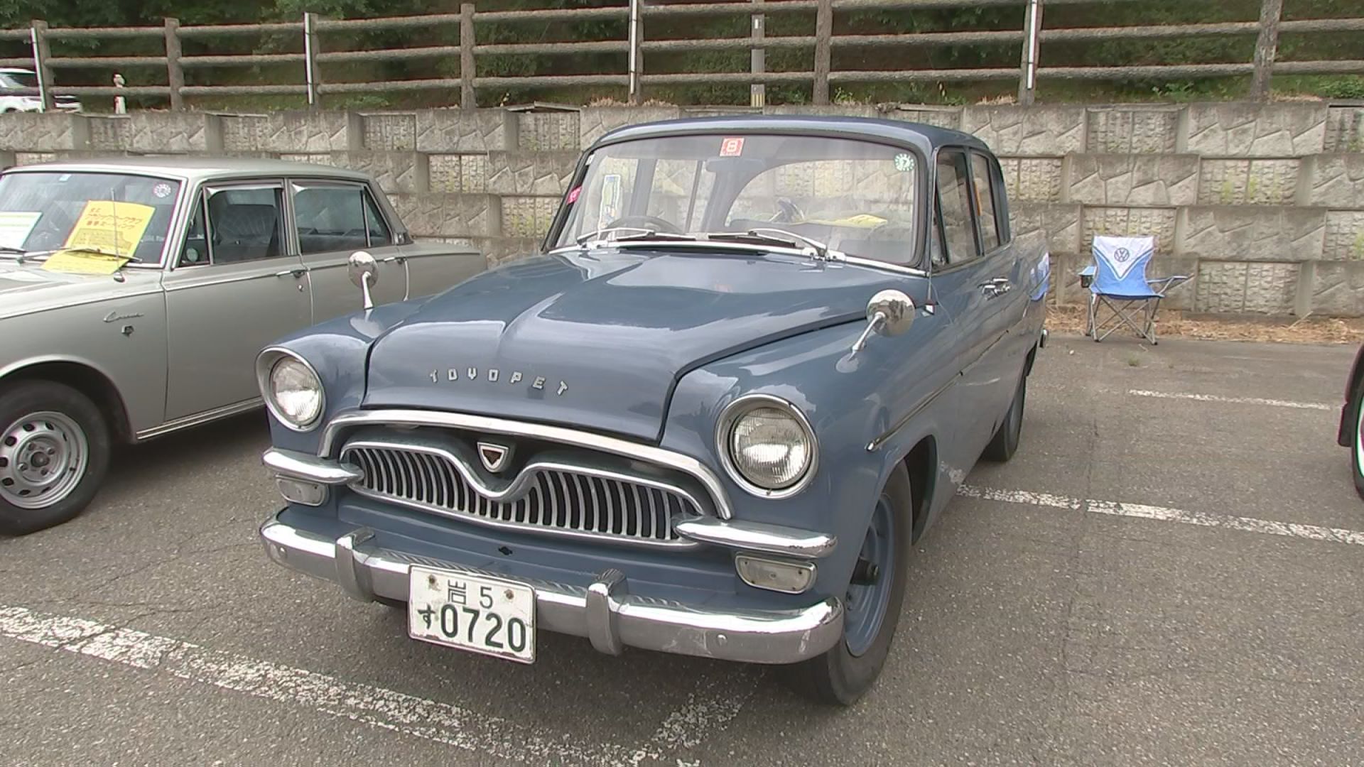 ドアが観音開きのトヨペットクラウンなど16台が勢ぞろい 北上展勝地で