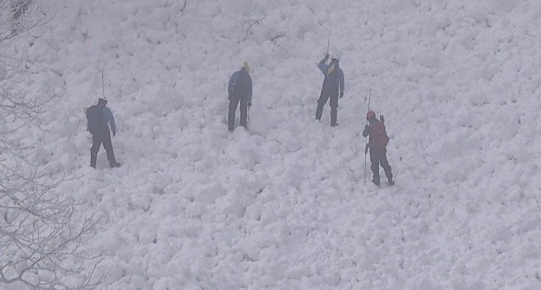 サムネイル_新潟・妙高市の斑尾高原スキー場で雪崩 5人巻き込まれ親子ら4人重軽傷 警察と消防が1日朝から他に巻き込まれた人がいないか捜索実施