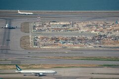香港国際空港でエミレーツ航空委託の貨物機が海に滑落、2人死亡| TBS CROSS DIG with Bloomberg
